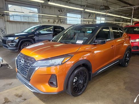 Used 2024 Nissan Kicks SR image 3