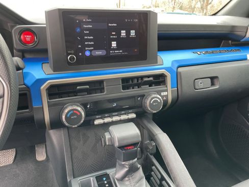 Used 2025 Toyota Tacoma TRD Off-Road image 17