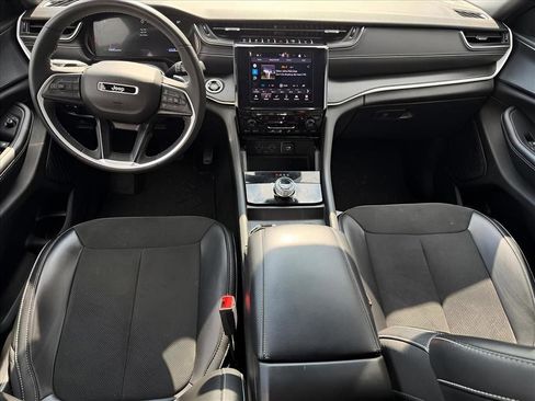 Used 2023 Jeep Grand Cherokee Altitude image 13