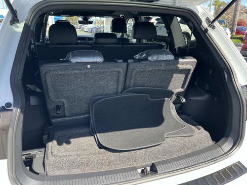 Used 2023 Volkswagen Tiguan SE R-Line image 25