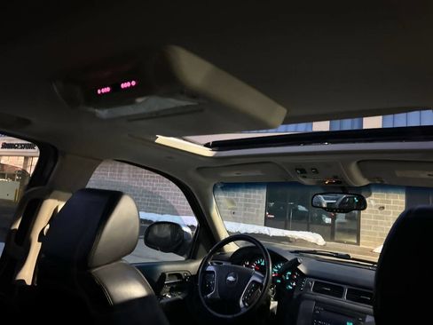 Used 2007 Chevrolet Suburban LT w/ LT Preferred Equipment Group image 12