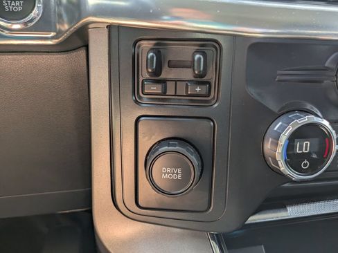 Used 2021 Ford F150 Lariat w/ Trailer Tow Package RWD image 13