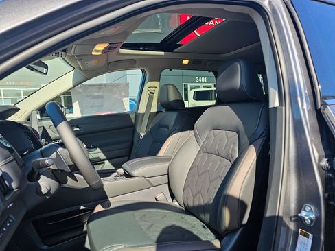 New 2026 Nissan Pathfinder Platinum w/ Cargo Package AWD/4WD image 18