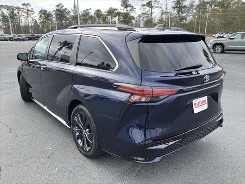 Certified 2021 Toyota Sienna XSE w/ XSE Plus Package image 3