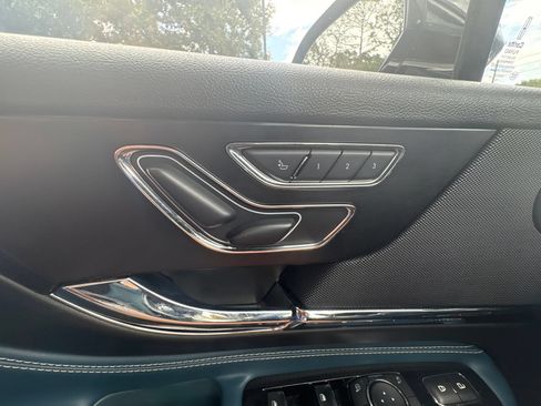 Used 2020 Lincoln Corsair Reserve FWD image 23