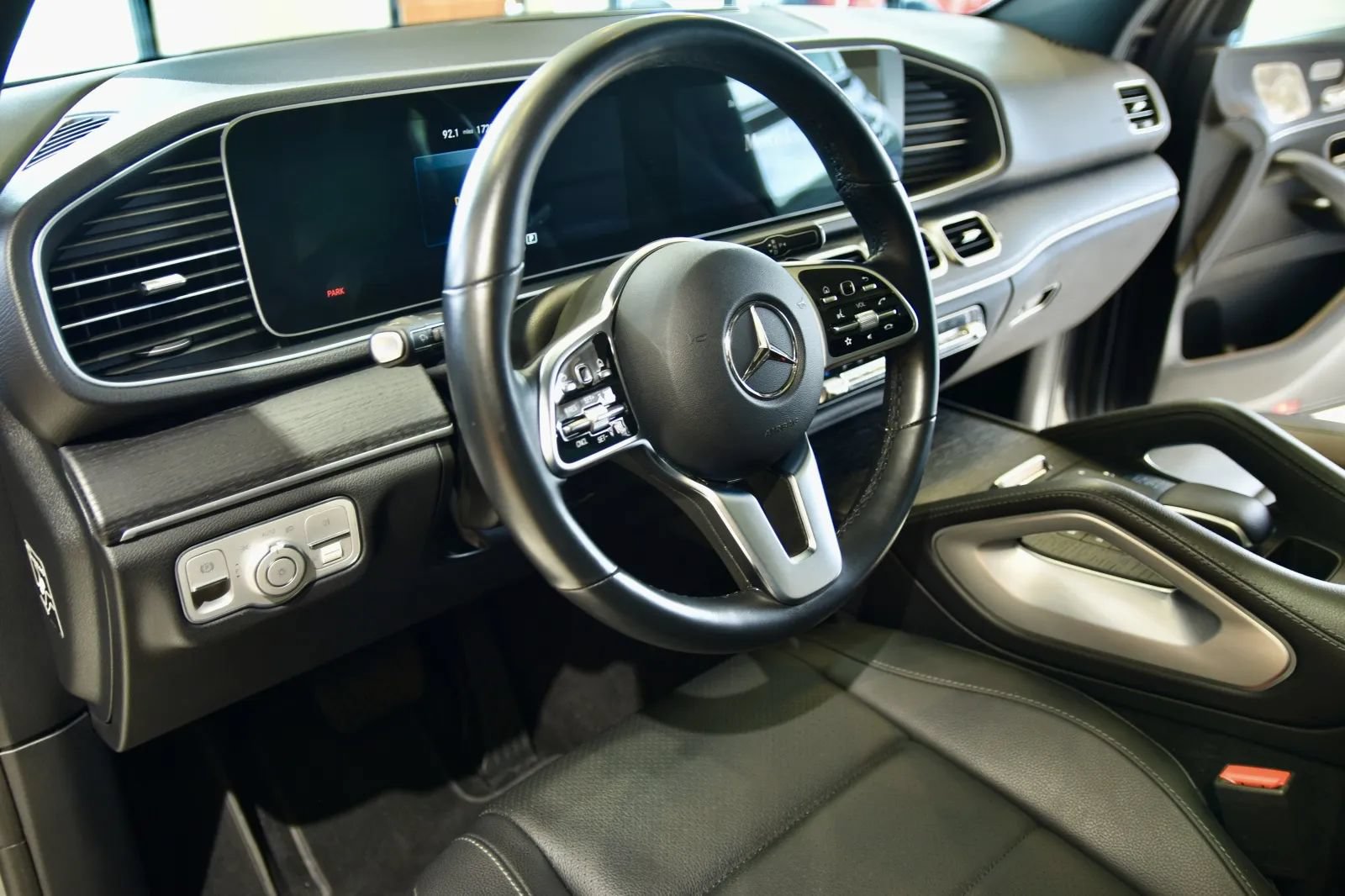 Used 2023 Mercedes-Benz GLE 350 4MATIC w/ Premium Package image 12