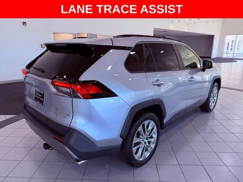 Used 2019 Toyota RAV4 Limited image 7
