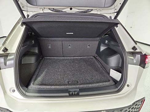 New 2026 Volkswagen Tiguan SEL R-Line AWD/4WD image 13