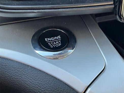 Certified 2022 Ford Explorer XLT image 35