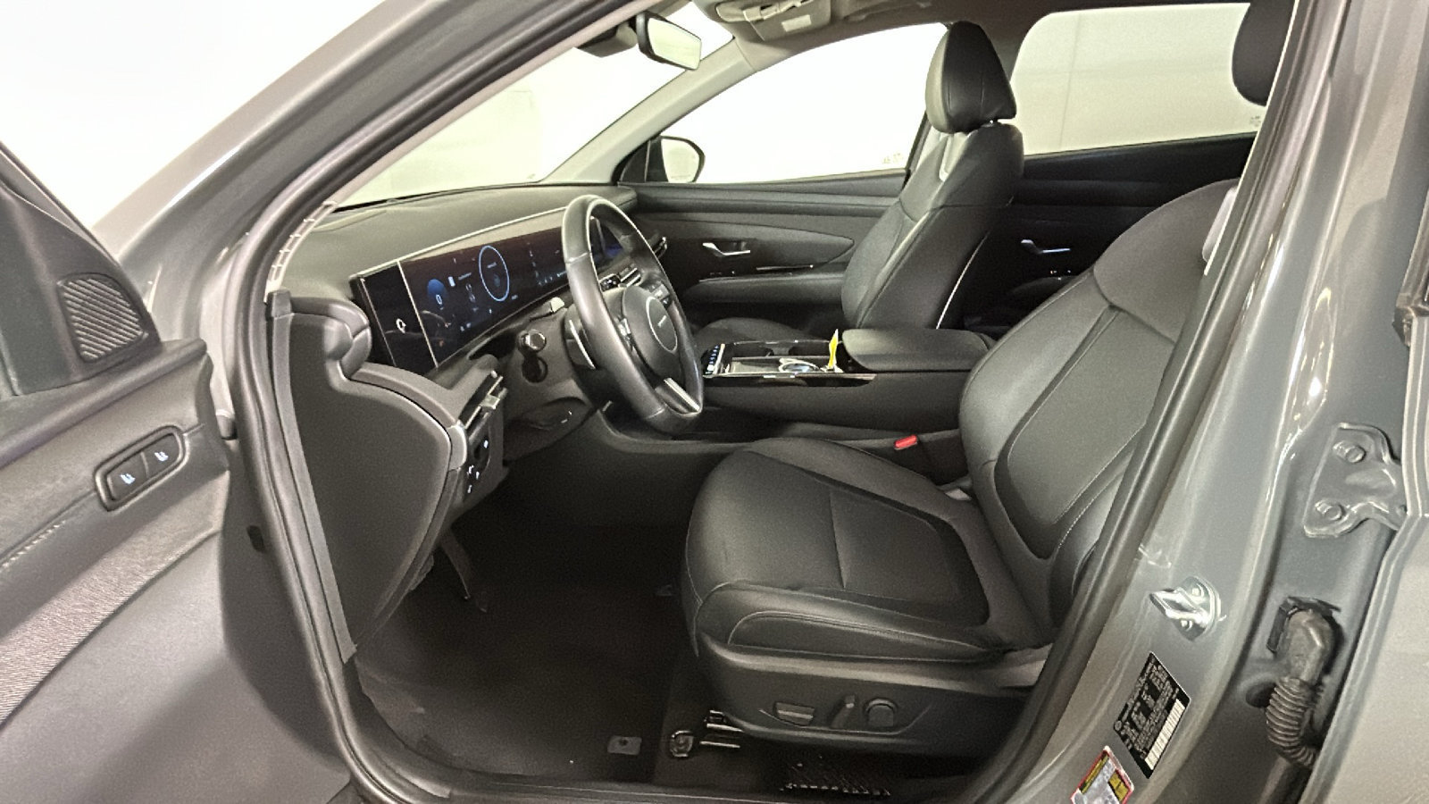 Used 2025 Hyundai Tucson Limited AWD/4WD image 14