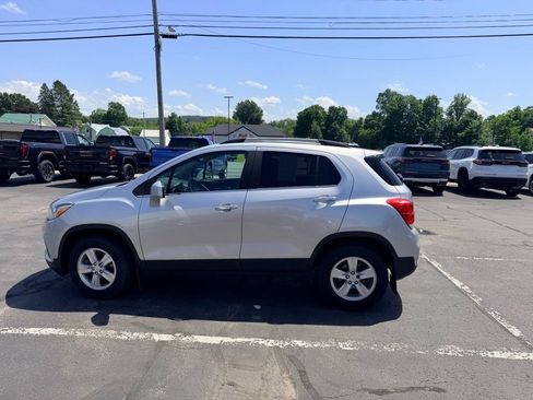 Used 2019 Chevrolet Trax LT w/ LT Convenience Package AWD/4WD image 8