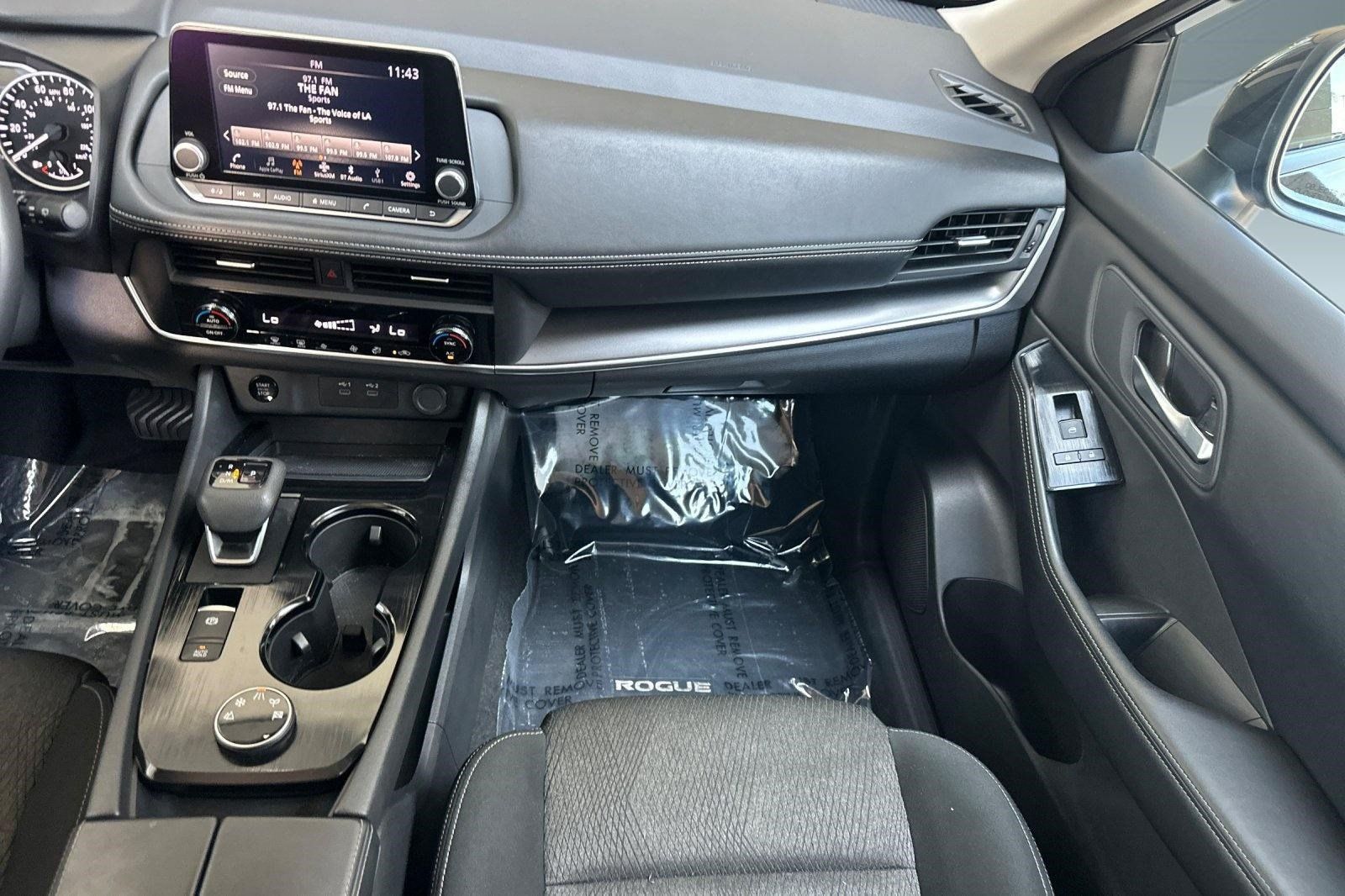 Used 2025 Nissan Rogue SV AWD/4WD image 30