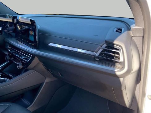 Certified 2025 Chevrolet Traverse LT FWD image 19