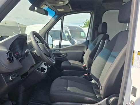 Used 2025 Mercedes-Benz Sprinter 2500 image 21