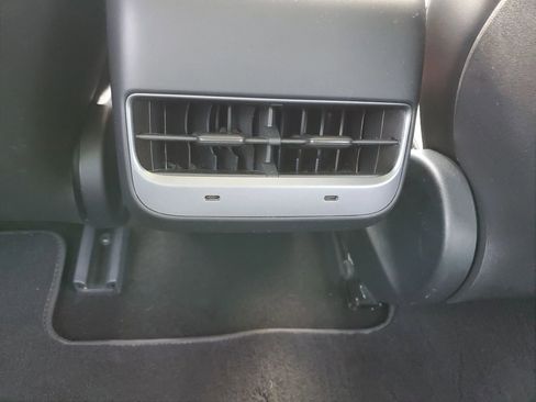 Used 2022 Tesla Model 3 Standard Range image 31