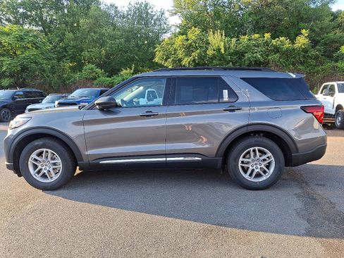 New 2025 Ford Explorer Active image 4