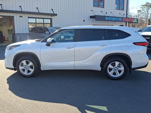 Used 2023 Toyota Highlander LE image 5