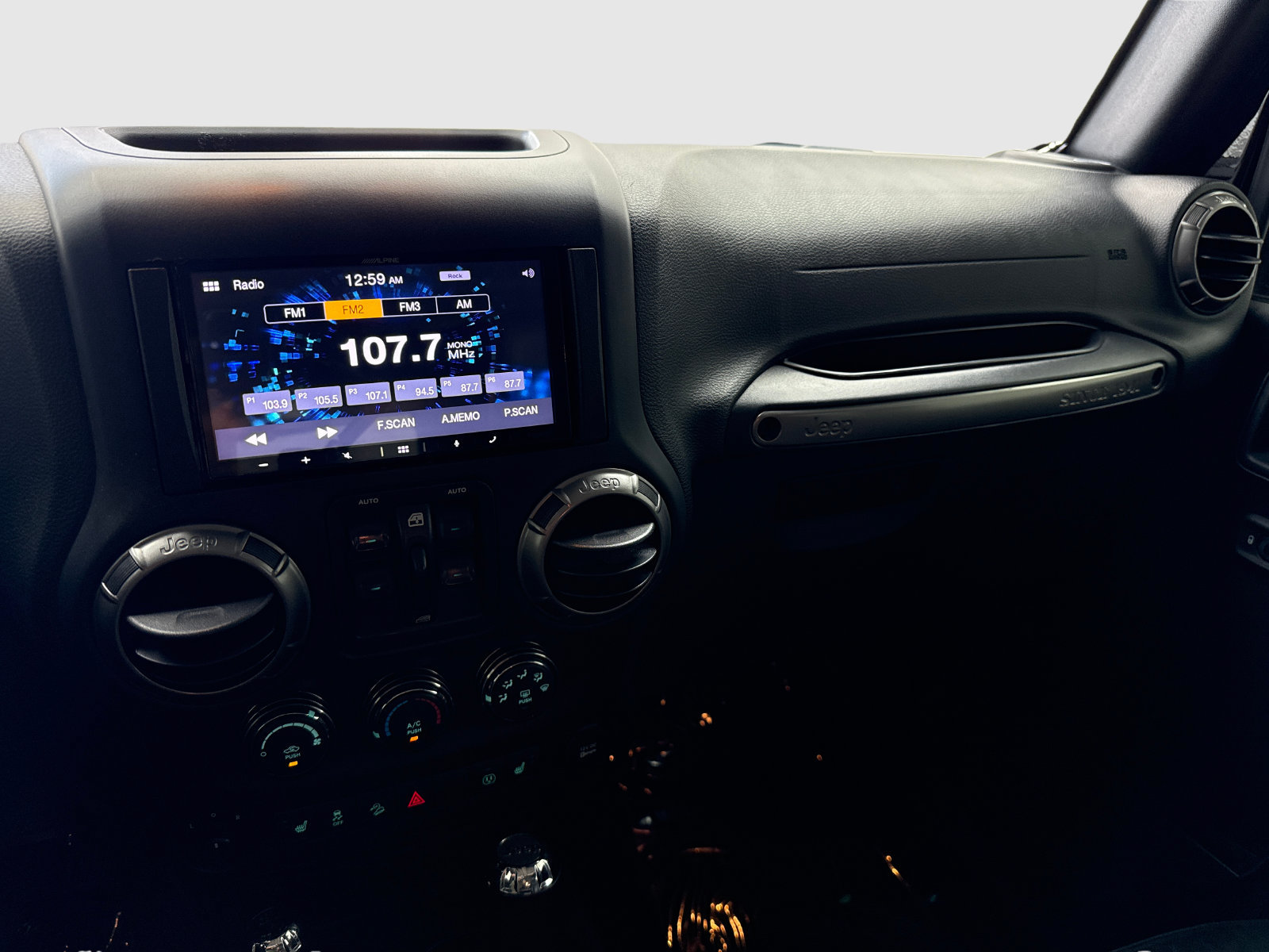 Used 2018 Jeep Wrangler Unlimited Sahara AWD/4WD image 24