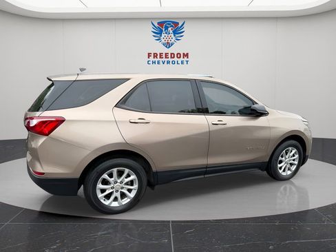 Used 2019 Chevrolet Equinox LS AWD/4WD image 4