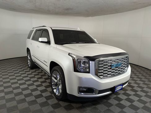 Used 2020 GMC Yukon Denali w/ Denali Premium Package image 5