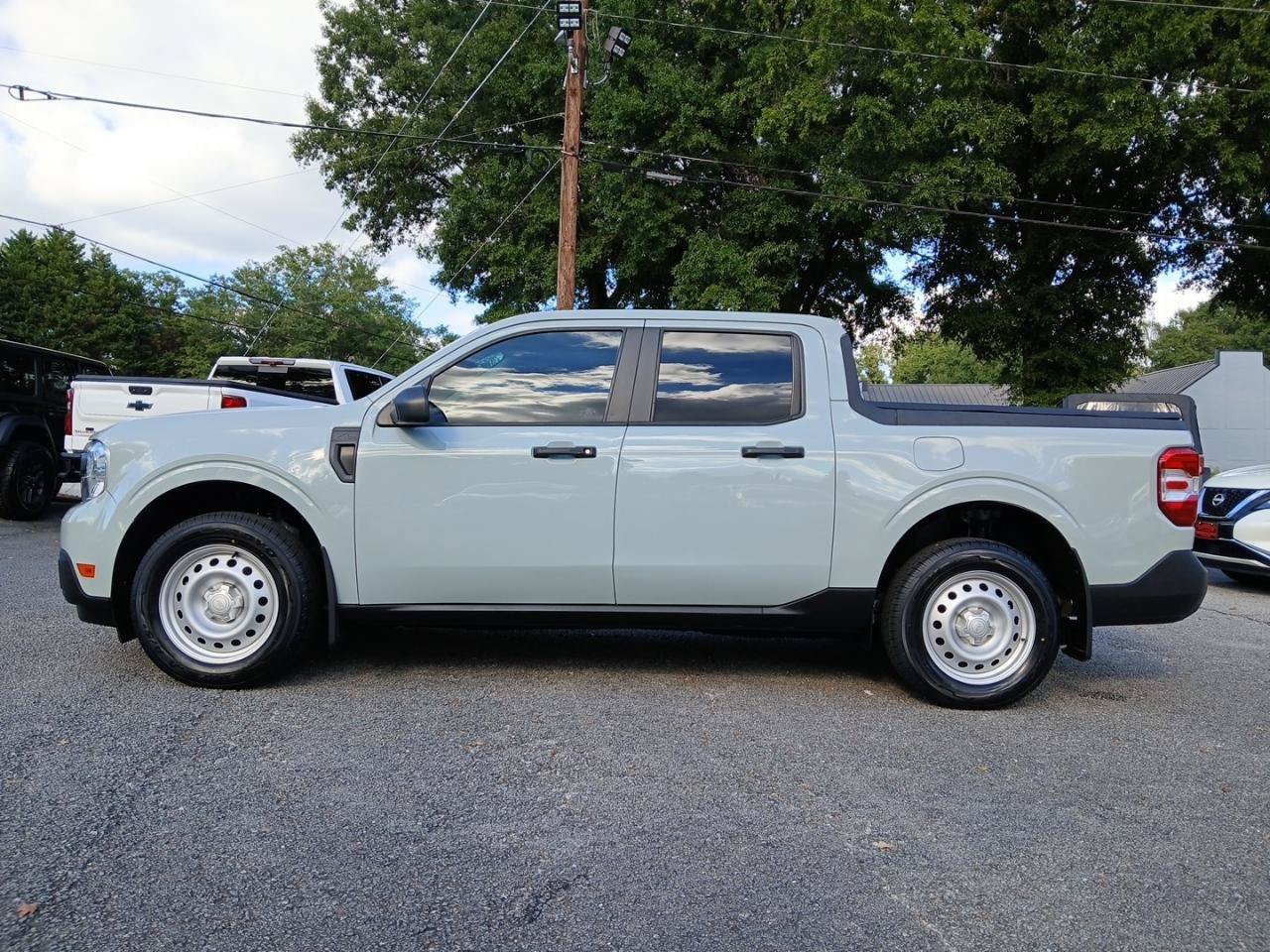 Used 2022 Ford Maverick XL FWD image 1