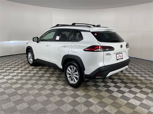 New 2026 Toyota Corolla Cross LE w/ Moonroof Package image 5