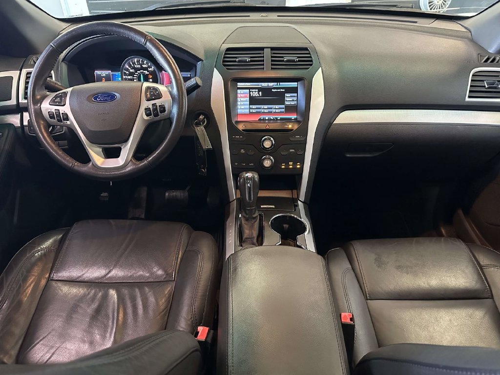 Used 2015 Ford Explorer XLT w/ Equipment Group 202A AWD/4WD image 14