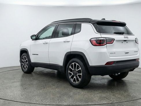 Used 2025 Jeep Compass Trailhawk AWD/4WD image 6