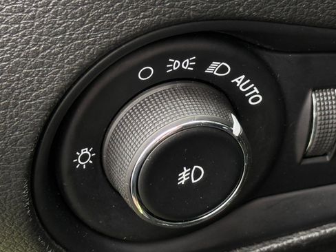 Used 2018 Jeep Renegade Altitude image 13