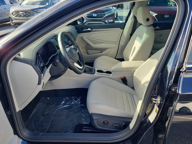 Certified 2023 Volkswagen Jetta SE w/ Panoramic Sunroof Package FWD image 17