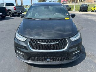 Used 2025 Chrysler Pacifica Select FWD video 2