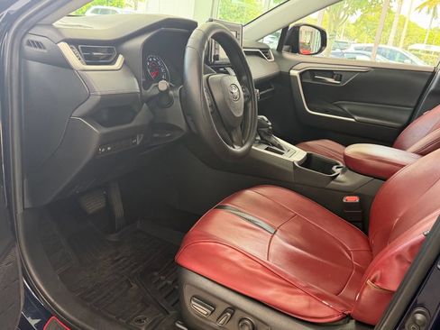 Used 2022 Toyota RAV4 XLE w/ Convenience Package FWD image 6