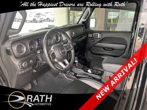Used 2023 Jeep Wrangler Sahara w/ Cold Weather Group image 11