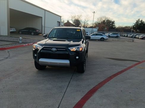 Used 2024 Toyota 4Runner TRD Off-Road image 5