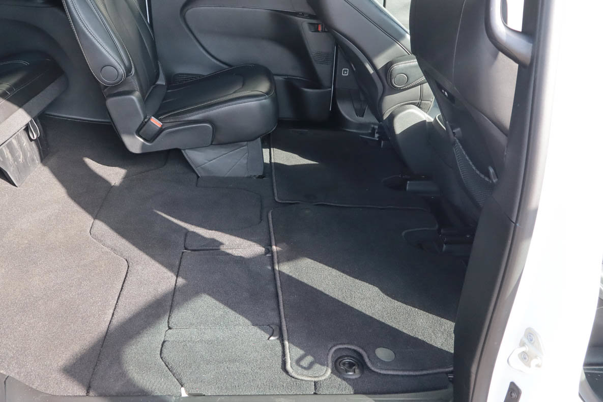 Used 2026 Chrysler Pacifica Select FWD image 21