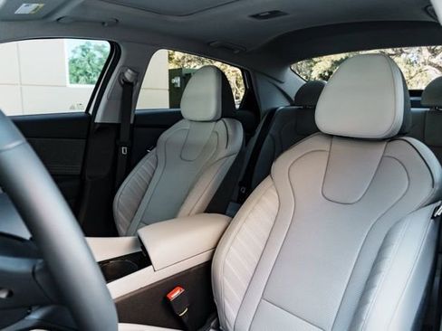 New 2026 Hyundai Elantra Limited image 9