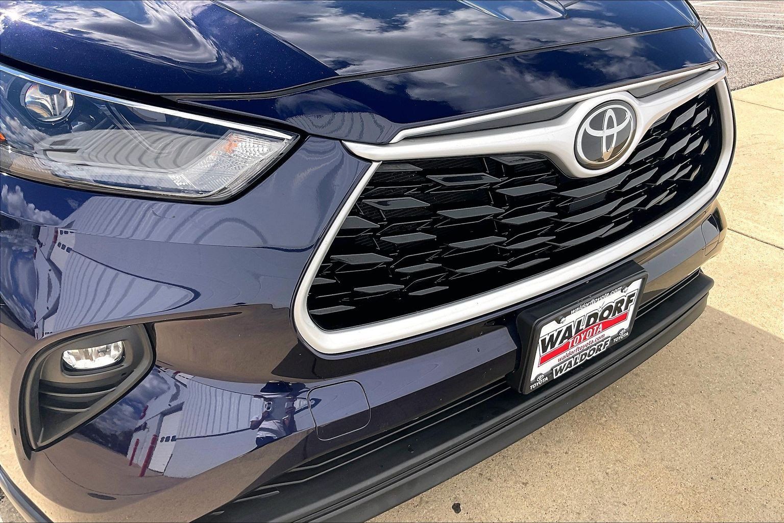 Used 2023 Toyota Highlander XLE AWD/4WD image 36