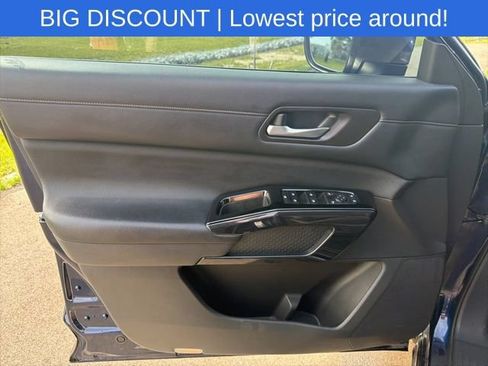 Used 2022 Nissan Pathfinder SV FWD image 23