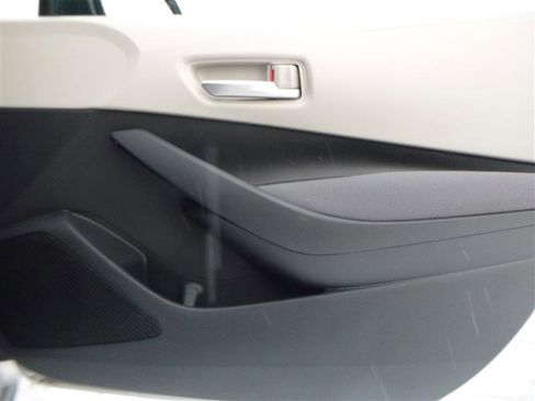 Used 2021 Toyota Corolla LE image 16