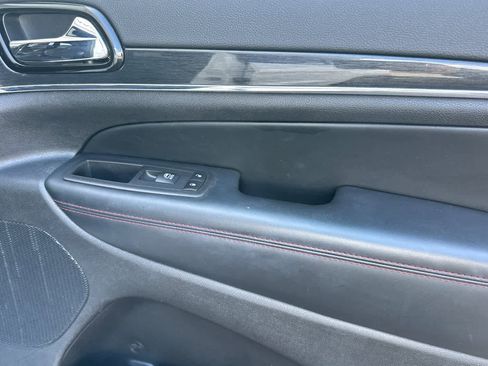 Used 2021 Jeep Grand Cherokee Trailhawk w/ Premium Lighting Group AWD/4WD image 19