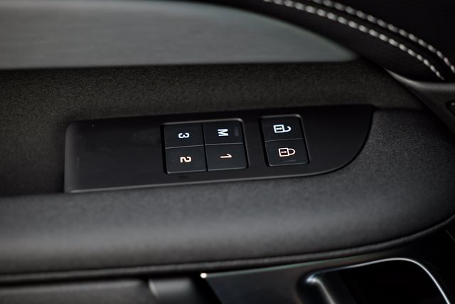 New 2026 Land Rover Discovery Limited Edition AWD/4WD image 21