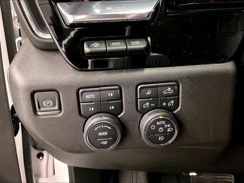 Used 2024 Chevrolet Silverado 1500 High Country w/ High Country Premium Package AWD/4WD image 40