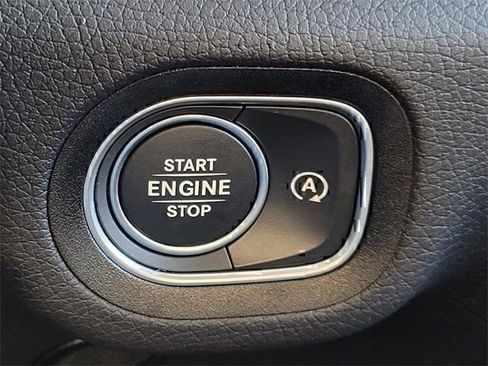 Used 2025 Mercedes-Benz GLE 350 4MATIC image 30