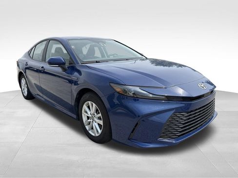 Used 2025 Toyota Camry LE FWD image 3