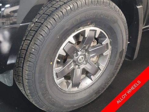 Used 2019 Nissan Frontier PRO-4X image 6