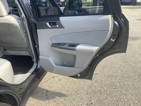 Used 2013 Subaru Forester 2.5X Premium w/ Popular Pkg 2 AWD/4WD image 16