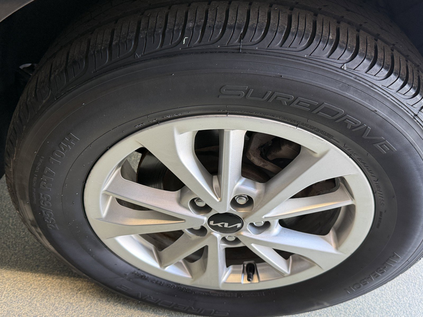 Used 2023 Kia Carnival LX FWD image 36
