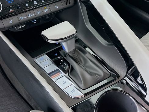 New 2025 Hyundai Elantra Limited image 15