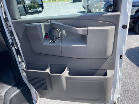 Used 2018 Chevrolet Express 2500 Extended w/ Driver Convenience Package RWD image 33