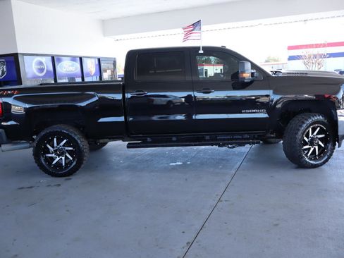 Used 2018 Chevrolet Silverado 2500 W/T w/ WT Convenience Package image 4